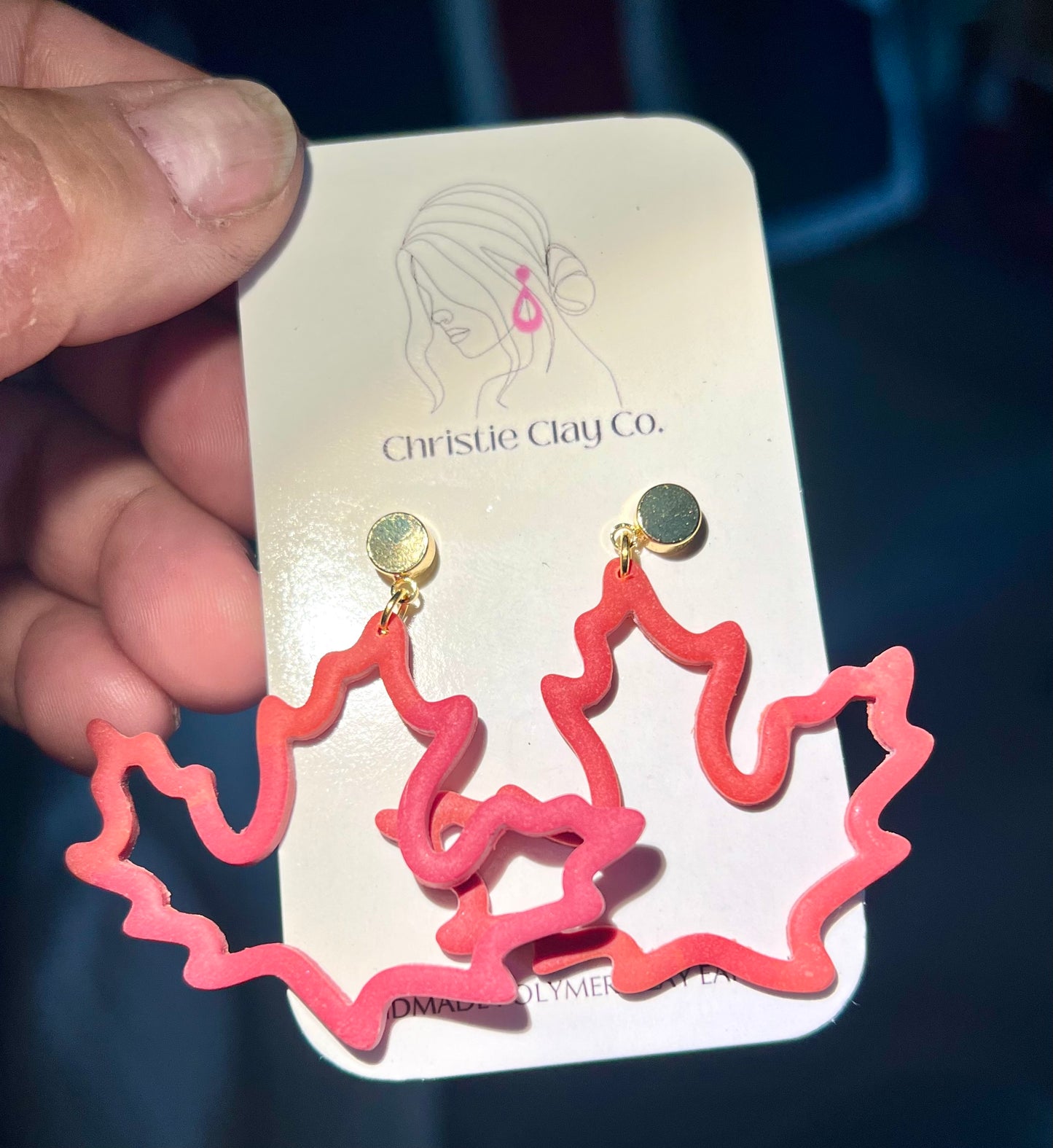 Fall - Gradient Maple Leaf Outline