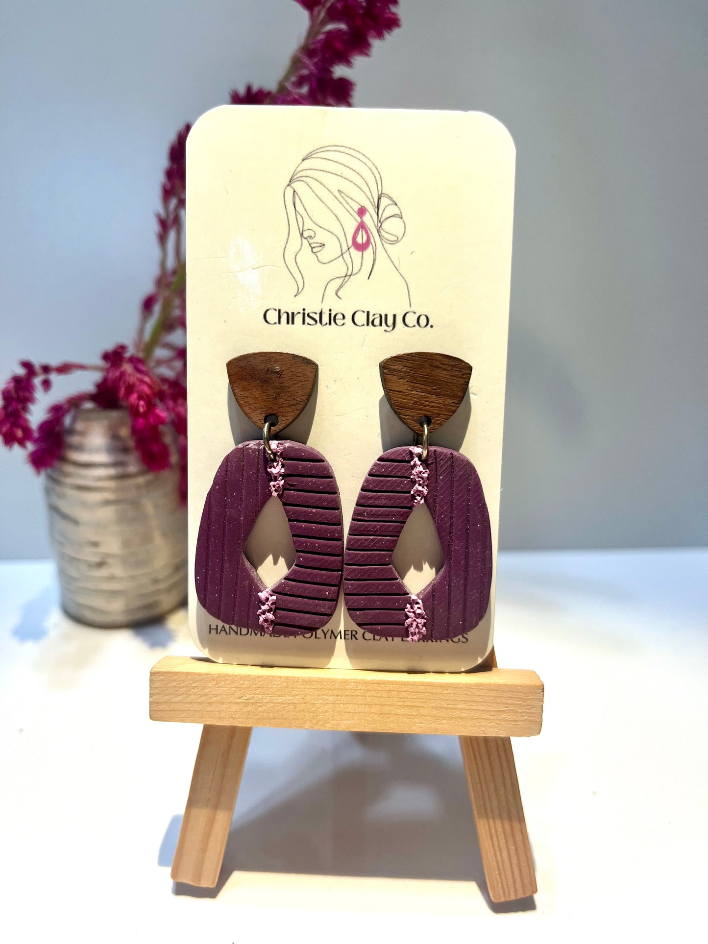 Simple purple cutout with wood finding