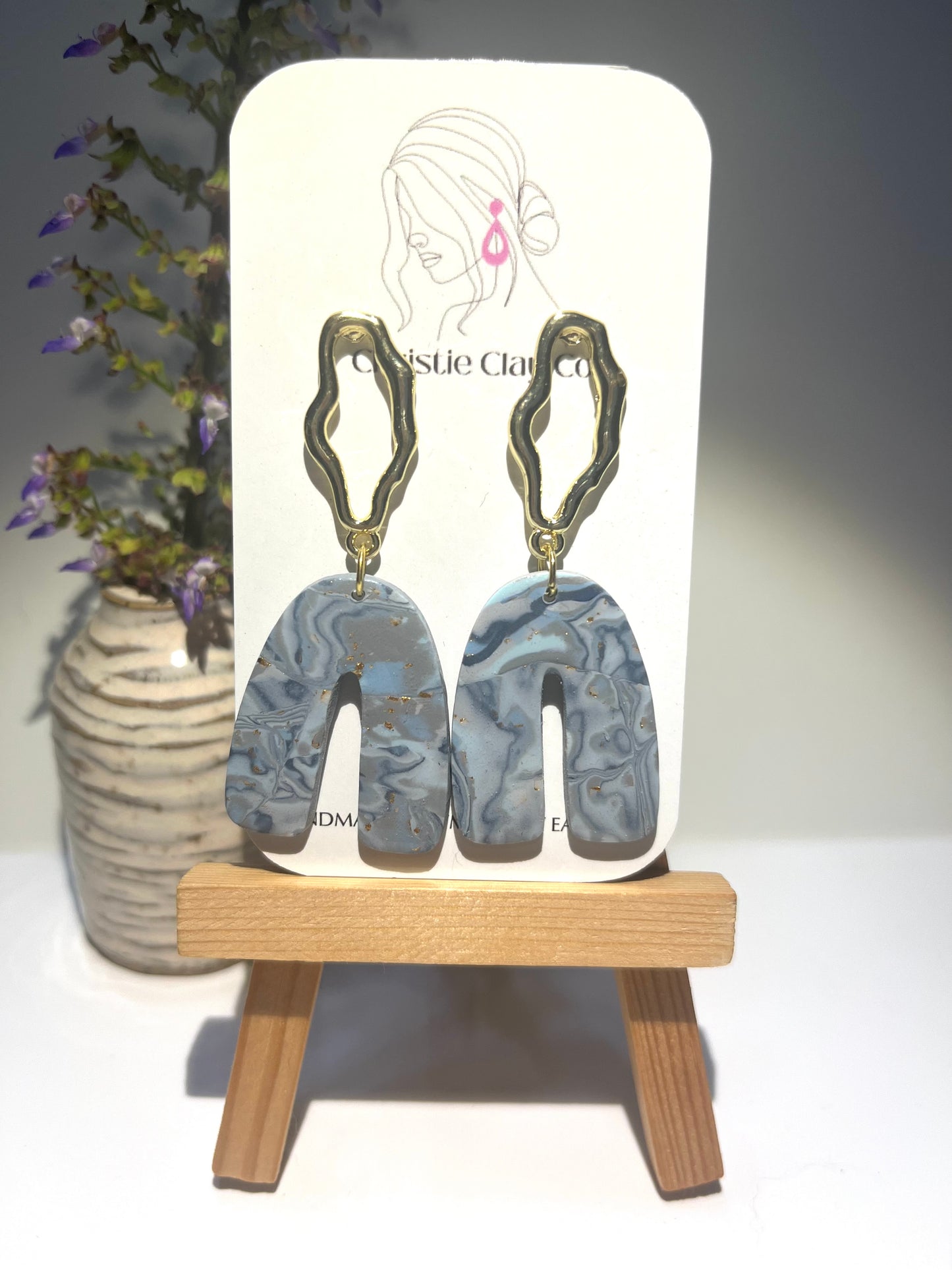 Blue Marble-arch with gold finding