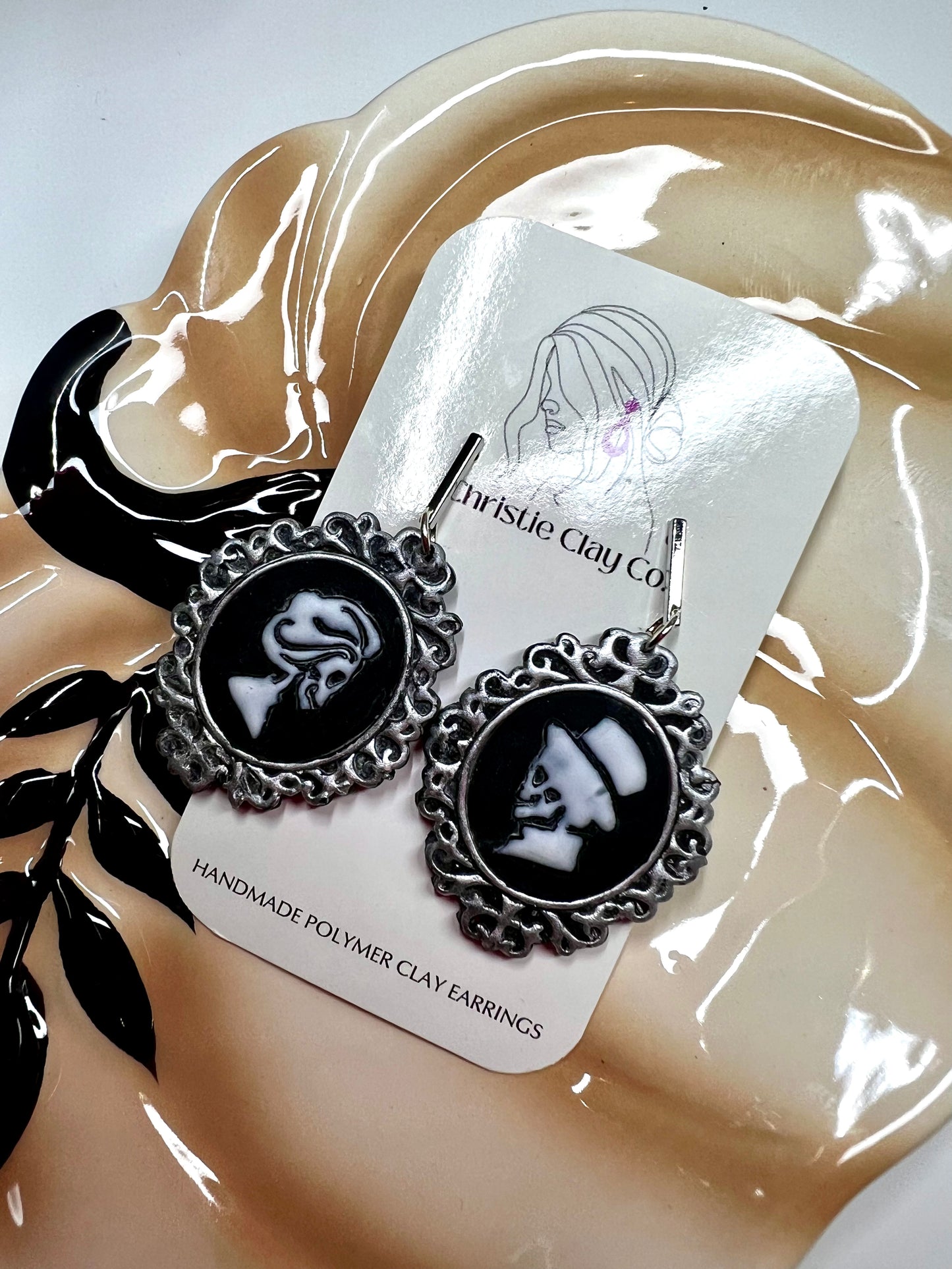 Halloween - Cameo Skulls