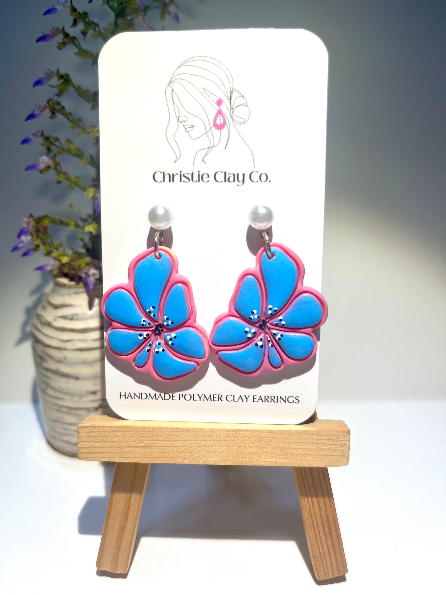 Blue flowers dangles with pearly finding