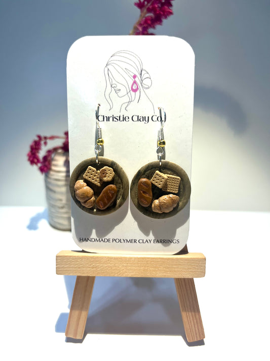 Charcuterie-Round board with breads