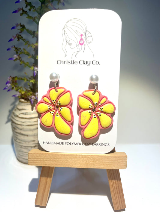 Yellow floral dangles with pearly finding