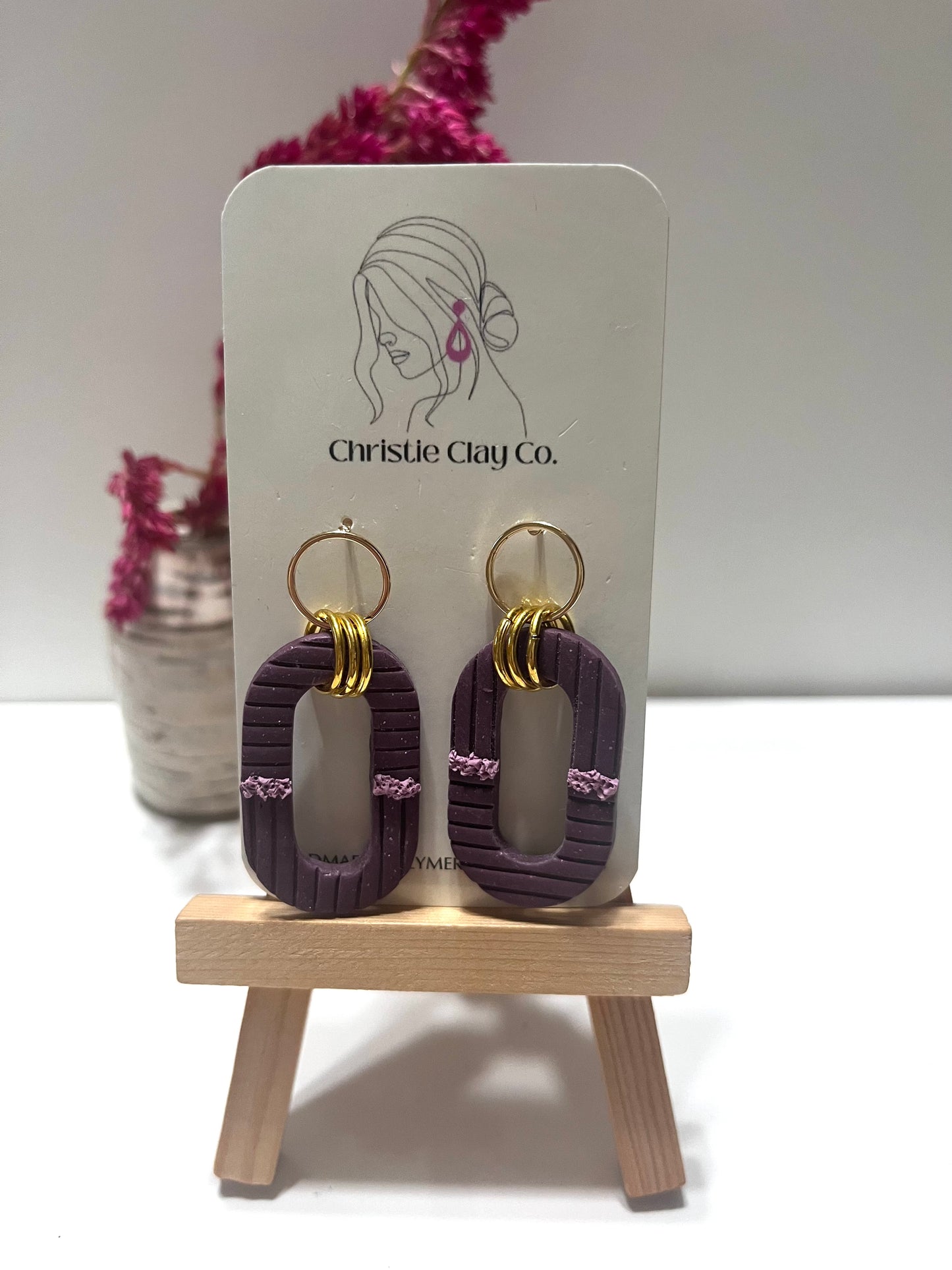 Simple purple oval cutout with gold accent