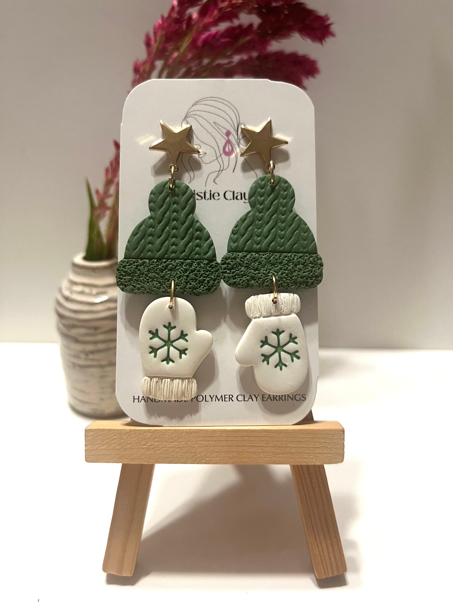 Winter-Gold star with green hat and white mittens with green snowflake imprint