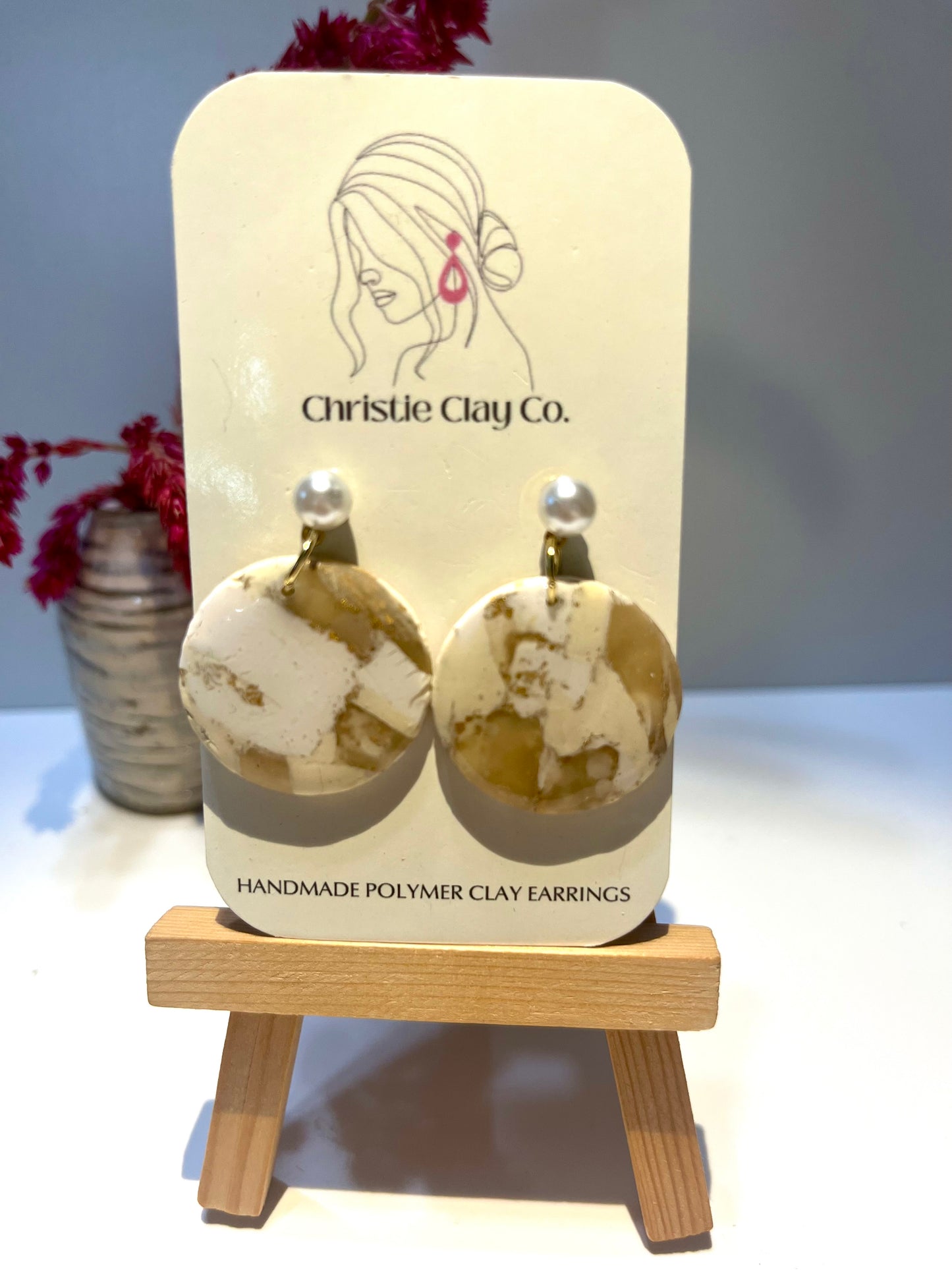 Cream marble circle with pearl finding