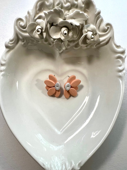 Spring. Half Daisy, Apricot