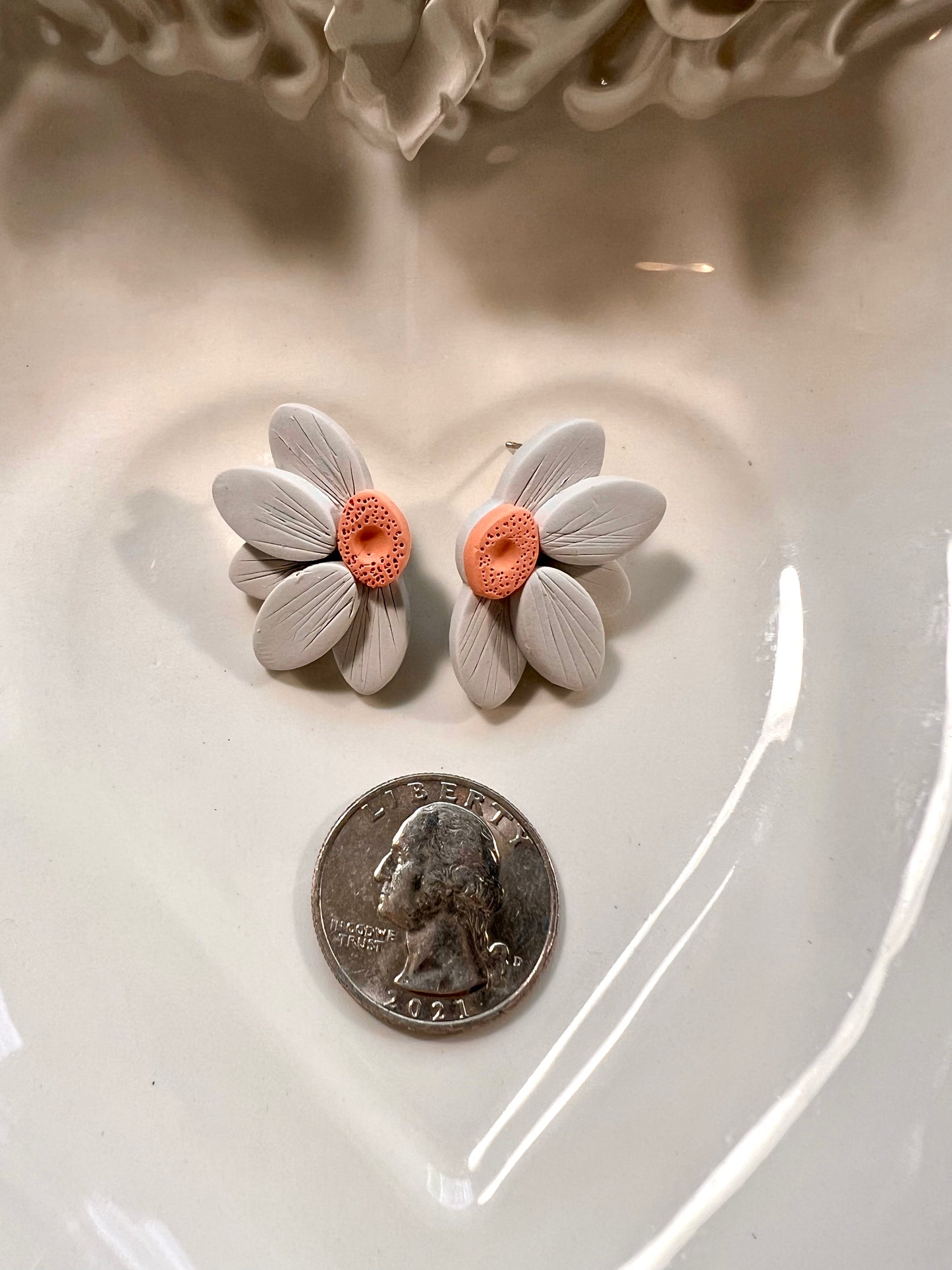 Spring. Half Daisy, Concrete