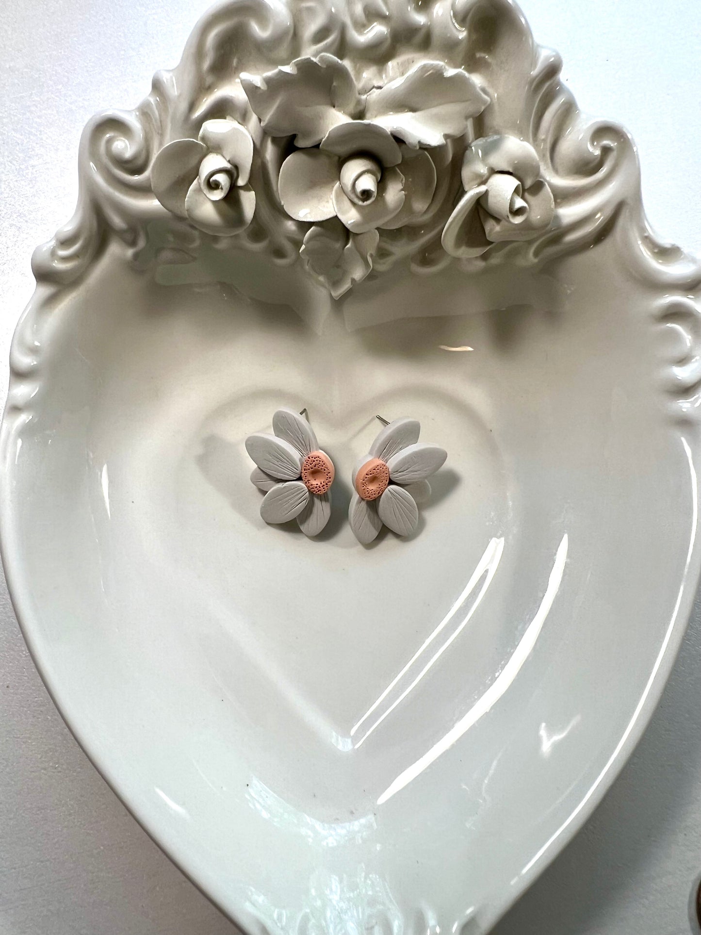 Spring. Half Daisy, Concrete