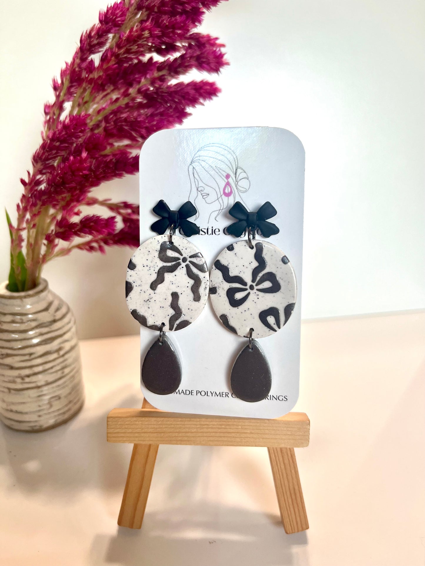 New Year’s Eve-Bows with white and silver bows