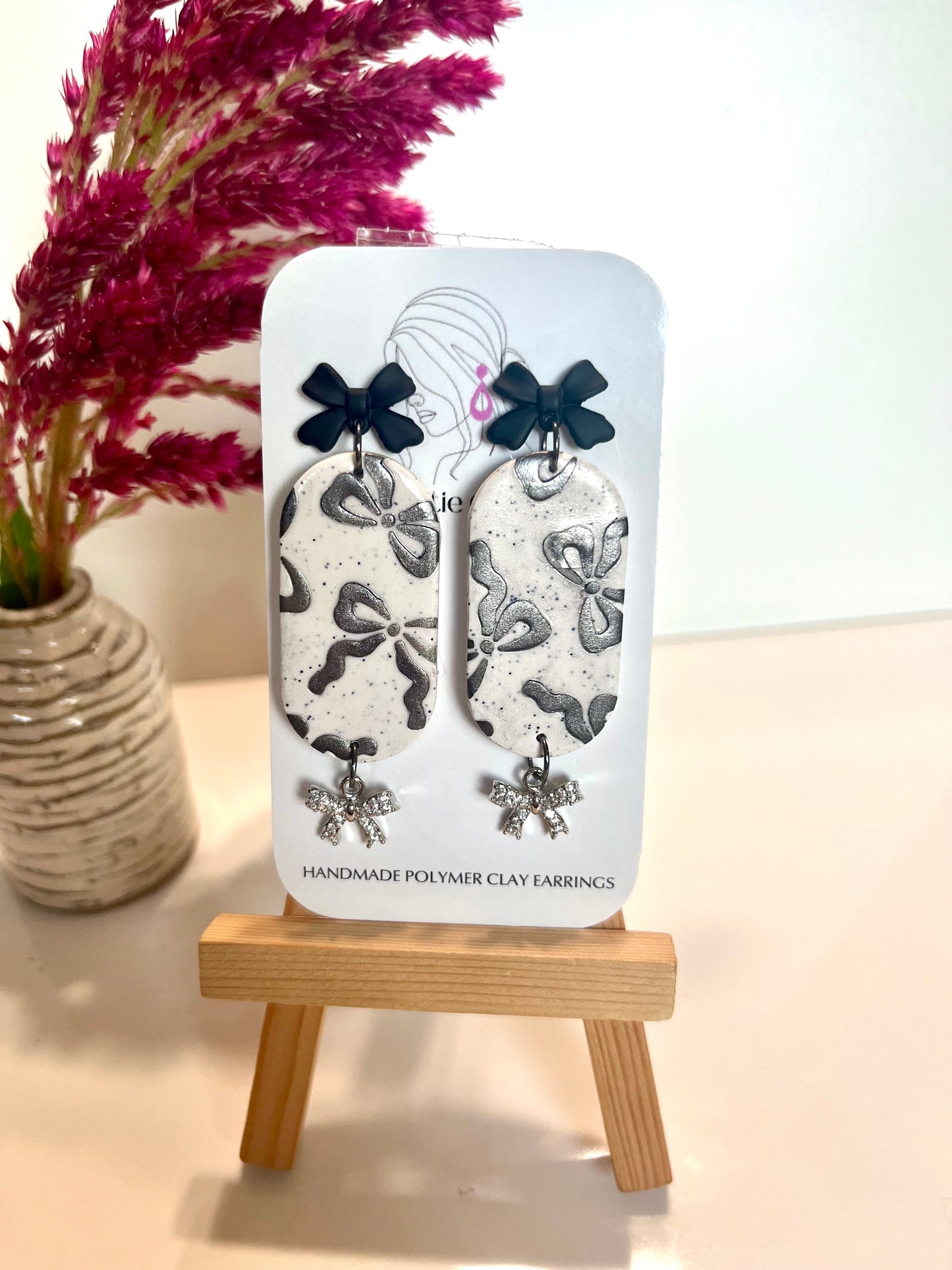 New Year’s Eve-Bows with silver and black speckles